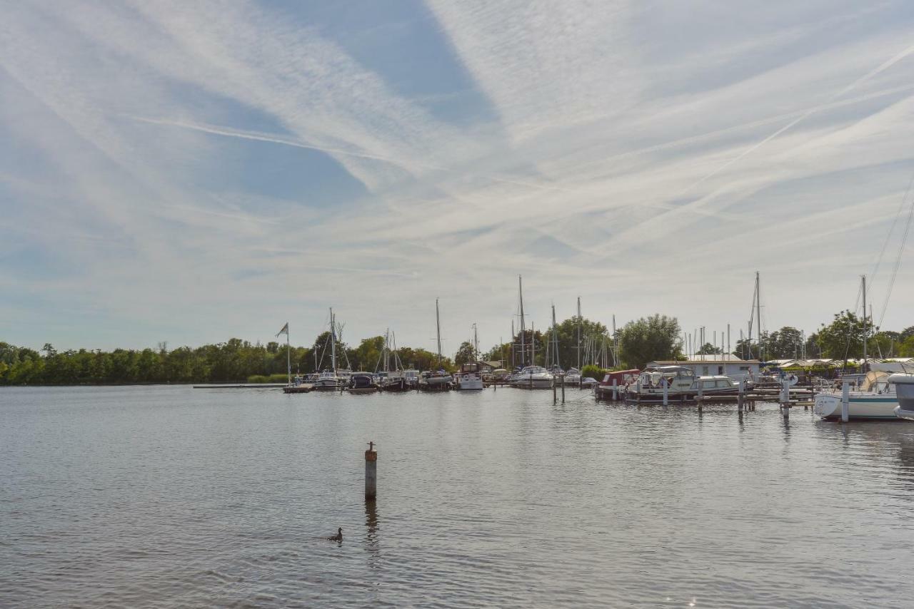 Bright And Comfortable Houseboat Aalsmeer Eksteriør billede